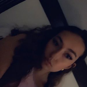 Meet your Posher, Deshira